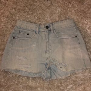 Light wash high-wasted jean shorts